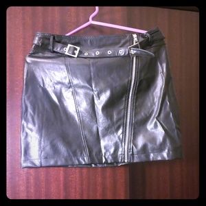 Forever 21 faux leather zip up skirt